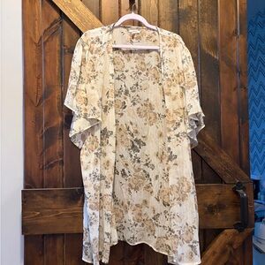 Maurices Beige Floral Kimono